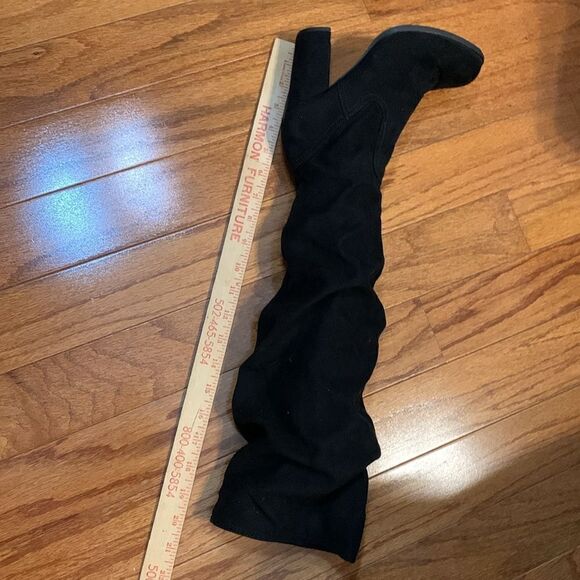 Madden Size 6 black faux suede boots - Picture 4 of 11